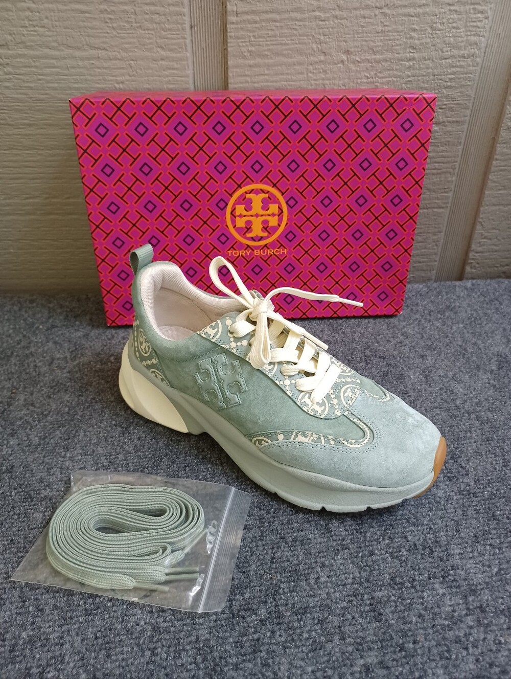 Tory BurchT Monogram Good Luck Trainer Sneakers Size 8 M Women's Athleisure